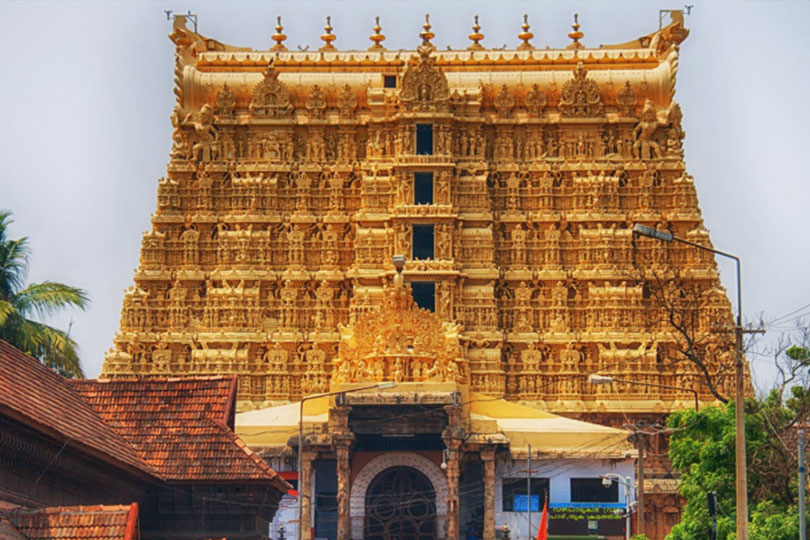 തിരുവനന്തപുരം ശ്രീ പത്മനാഭസ്വാമി ക്ഷേത്രത്തില്‍ വൻ സുരക്ഷാവീഴ്ചയും മോഷണവും നടന്നതായി കണ്ടെത്തല്‍.